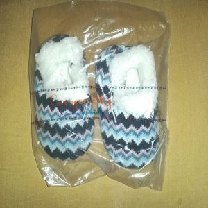 New Canyon Sky girls slippers size L